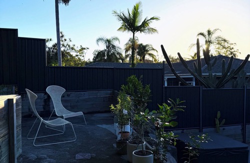 Oxenford House | Near Movie World & Wet'n'Wild | 2BR Home | Parking