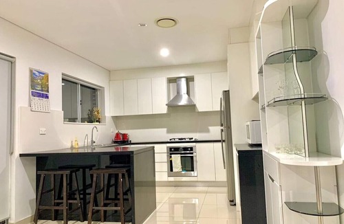 Bankstown House | Near Train/Shopping at Bankstown