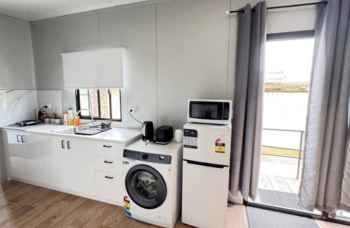 Boronia Heights House | New 2 Bed room House with 2 A/C and Free Parking