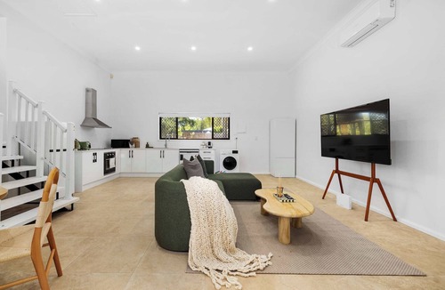 Helensvale House | New 2BR GrannyFlat,Near Movie World, Wet'Wild,Pool
