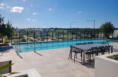 Bokarina Apartment | New Bokarina Oceanview 3 bedroom apartment with heated pool.