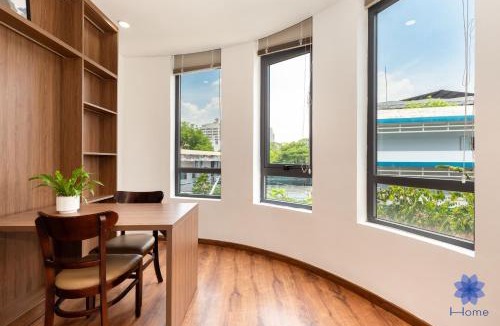 Tan Binh Apartment | NEW HOME APARTMENT, ELEVATOR, KITCHEN, WASHING vs DRYER, 800m TO AIRPORT