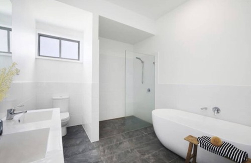 Wyongah House | New lakeside holiday home