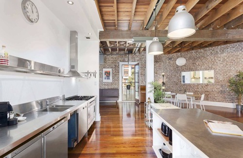 Darlinghurst Apartment | New York-Style Loft in Sydney CBD with City Views