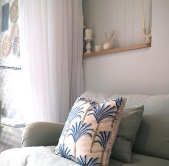 Palm Beach Apartment | Newly Renovated, walk to beach, jump in pool