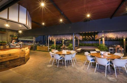 Buddina Hotel | Nightcap at Kawana Waters Hotel