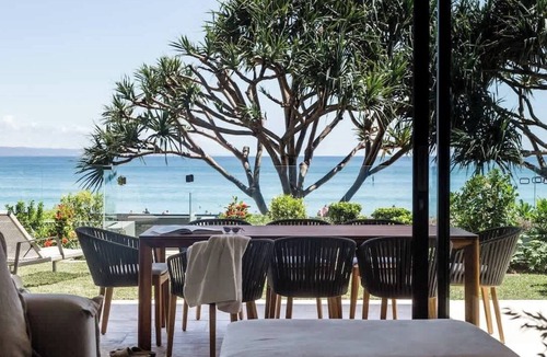 Noosa Heads Apartment | Noosa Court 4 - Beachfront Bliss