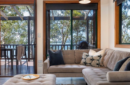 Weyba Downs Cottage | Noosa Deluxe Cottage (1 bdrm) - lakefront retreat. Double spa and wood fire