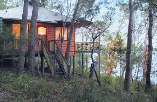 Weyba Downs Cottage | Noosa Deluxe Cottage (1 bdrm) - lakefront retreat. Double spa and wood fire