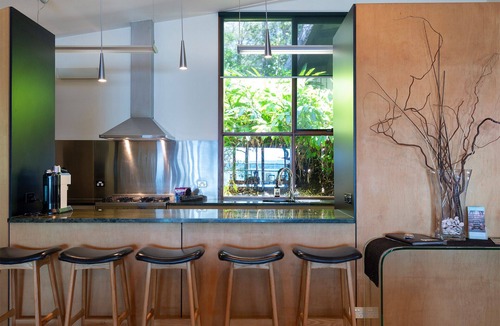 Weyba Downs House | Noosa Luxury Lakehouse 3 bdrm (1 bdrm lockoff) Noosa's favourite lake retreat