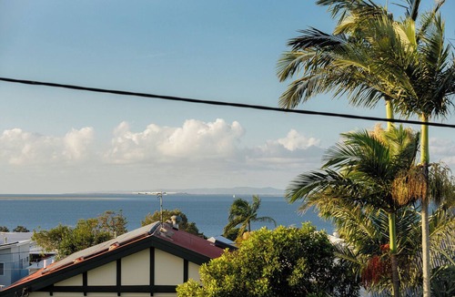 Wynnum House | Nordica – Stunning New Build, Bay Views, Steps to Wynnum & Manly Luxury Sleep 10