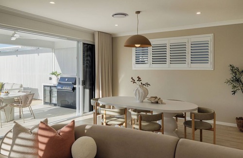 Wynnum House | Nordica – Stunning New Build, Bay Views, Steps to Wynnum & Manly Luxury Sleep 10