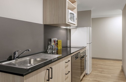 North Ryde Hotel | Oaks Sydney North Ryde Suites