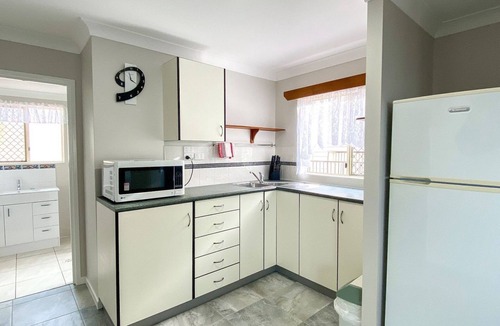 Traviston House | Ocean Shores DOWN - Burrum Heads- Riverfront - Pool - 2BR
