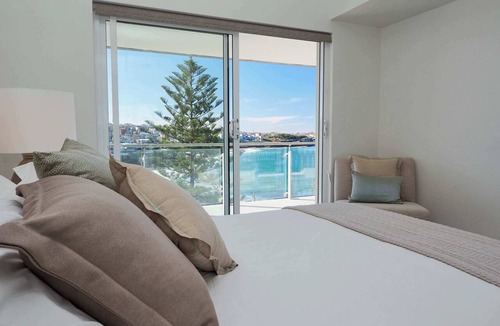 Bronte Apartment | Ocean View Apartment with a Stroll to Bronte Beach