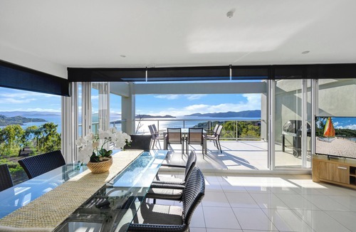 Hamilton Island Apartment | Ocean View Villa -01
