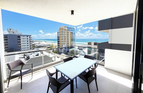 Palm Beach Apartment | Ocean Views and Pet-Friendly!
