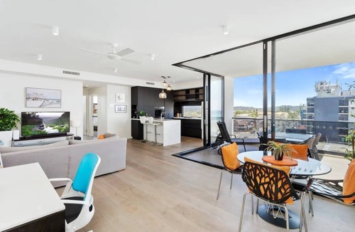 Palm Beach Apartment | Ocean Views and Pet-Friendly!