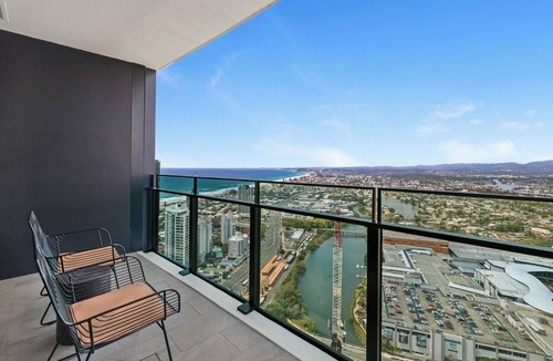 Broadbeach Apartment | OceanandRiver View 2 BDR Apartment next to GC Casino