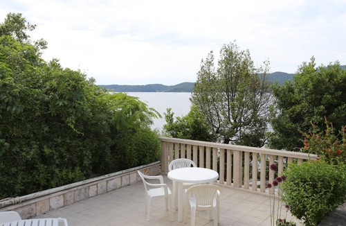 Viganj Apartment | One bedroom apartment near beach Viganj, Pelješac (A-10116-c)