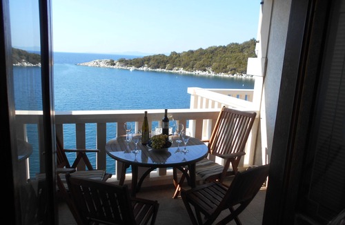 Zaklopatica Apartment | One bedroom apartment near beach Zaklopatica, Lastovo (A-8346-c)