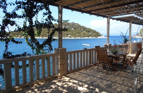 Zaklopatica Apartment | One bedroom apartment near beach Zaklopatica, Lastovo (A-8346-c)