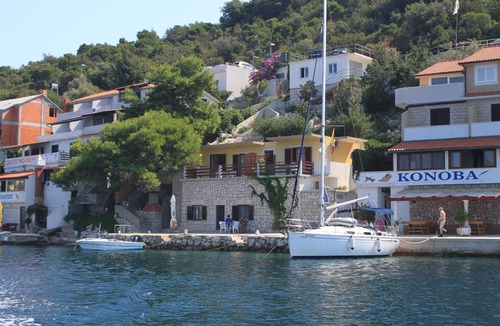 Zaklopatica Apartment | One bedroom apartment near beach Zaklopatica, Lastovo (A-8347-b)