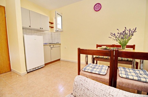 Rasohatica Apartment | One bedroom apartment near beach Cove Rasohatica, Korčula (A-5453-a)