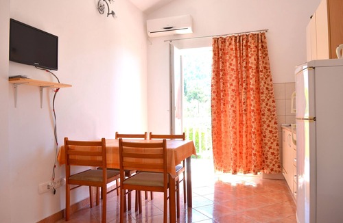 Gradac Apartment | One bedroom apartment with balcony and sea view Gradac, Makarska (A-13681-c)
