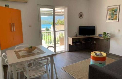 Klek Apartment | One bedroom apartment with balcony and sea view Klek, Neretva Delta - Ušće Neretve (A-23139-b)
