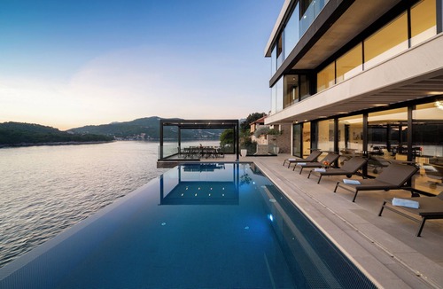 Stikovica Villa | ORA Villas - Luxurious Waterfront Villa Amelie