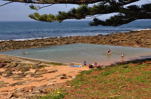 Macmasters Beach House | Original Lakefront Cottage