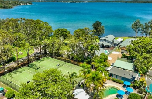 Cams Wharf Villa | Oystercatcher at Raffertys Resort- family villa