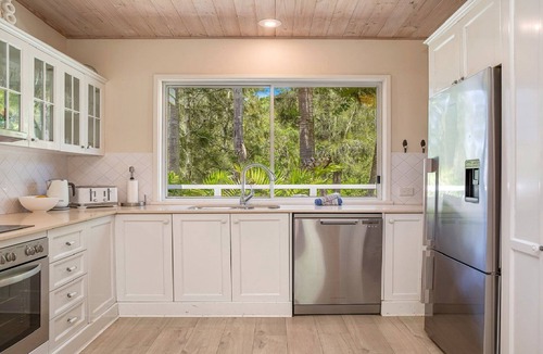 Umina Beach House | Palm Cove Retreat by HolidayCo.