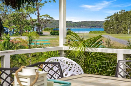 Umina Beach House | Palm Cove Retreat by HolidayCo.
