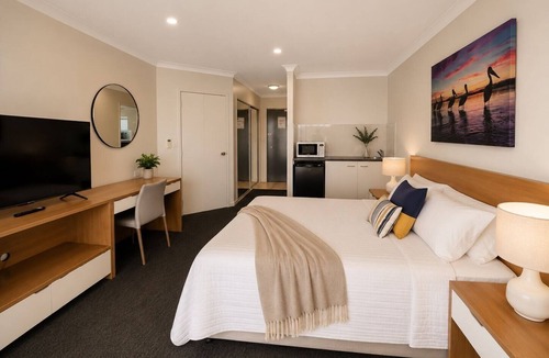 South Townsville Apartment | Palmer Street Marina Studio Marina Views Pool and Prime Location