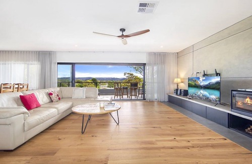 Blackwall House | Paradise Palms Waterviews