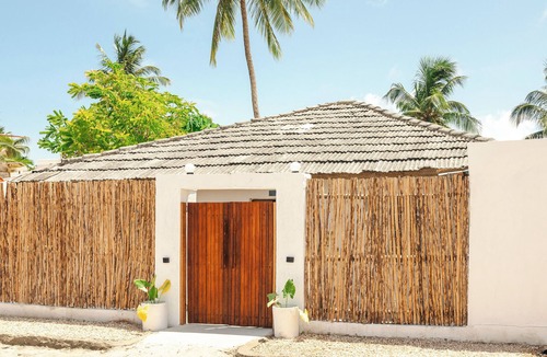 Bwejuu Beach Apartment | Peacock Studio Paje - by Liv Zanzibar