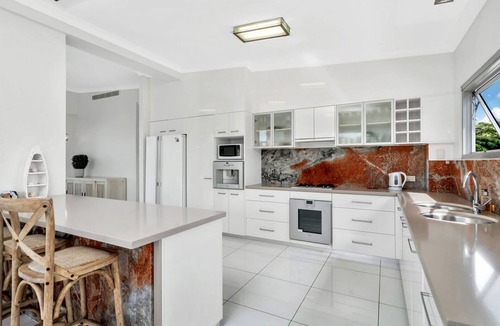 Mission Beach Villa | Penthouse Dunk Island Views Prime Village Location