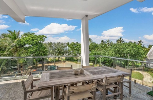 Mission Beach Villa | Penthouse Dunk Island Views Prime Village Location