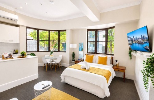 Chippendale Apartment | Perfect sunny Studio in the city- Broadway- Chippendale