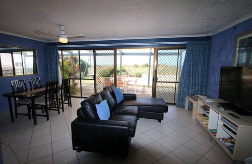 Moreton Bay Region Apartment | Periwinkle - Beachfront Unit