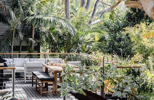 Macmasters Beach House | Pet friendly and 3min walk to Macmasters Beach