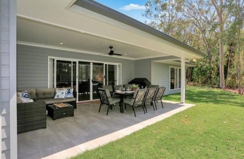 Point Vernon House | Pet friendly Hamptons style home walk to beach