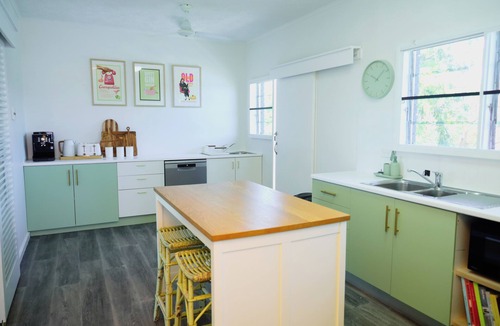 Bowen House | Pet Friendly, Sleeps 8, Bowen Holiday House