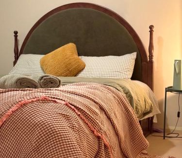 Allawah House | -Pls DO NOT BOOK - INVALID LISTING- The Grand Book Nook Retro Stay - Luxury King mattress with Flat TV - Private walk in book lounge & Study