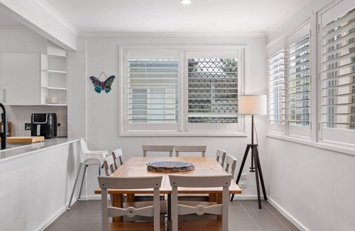 Killarney Vale House | Pool and Spa on the Lakefront with Suite Studio