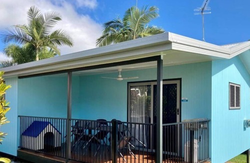 Tinaroo Villa | Poolside Deluxe Villa 2 BR - Fully self-contained, 1 Queen, 1 Sofa, 2 Single Beds