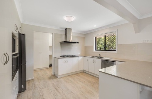 East Toowoomba House | Prime Stay – Steps from St Vincent’s & Grammar!