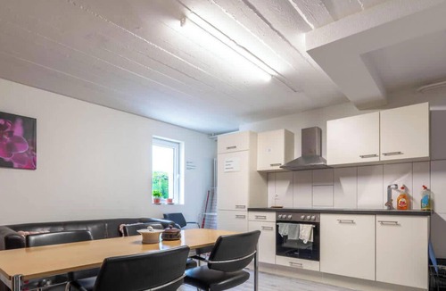 Seebach House | Private King Room | Balcony | 8min Airport